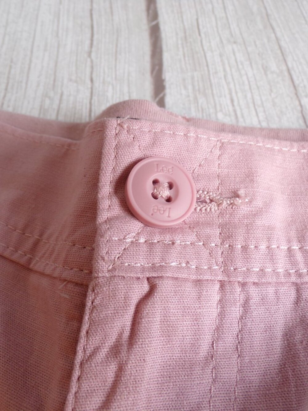 NWT LEE Women's 5" Cargo Shorts in Soft Mauve - Picture 5 of 9